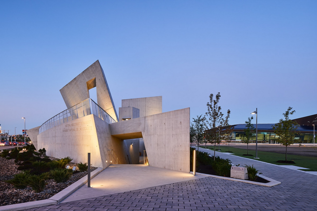 加拿大国家大屠杀遗址纪念园-三角形形状混凝土