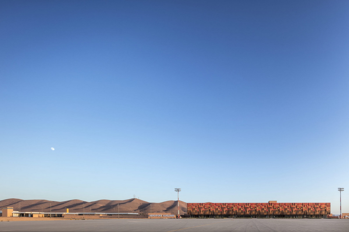 摩洛哥Guelmim机场航站楼-穿孔板表皮