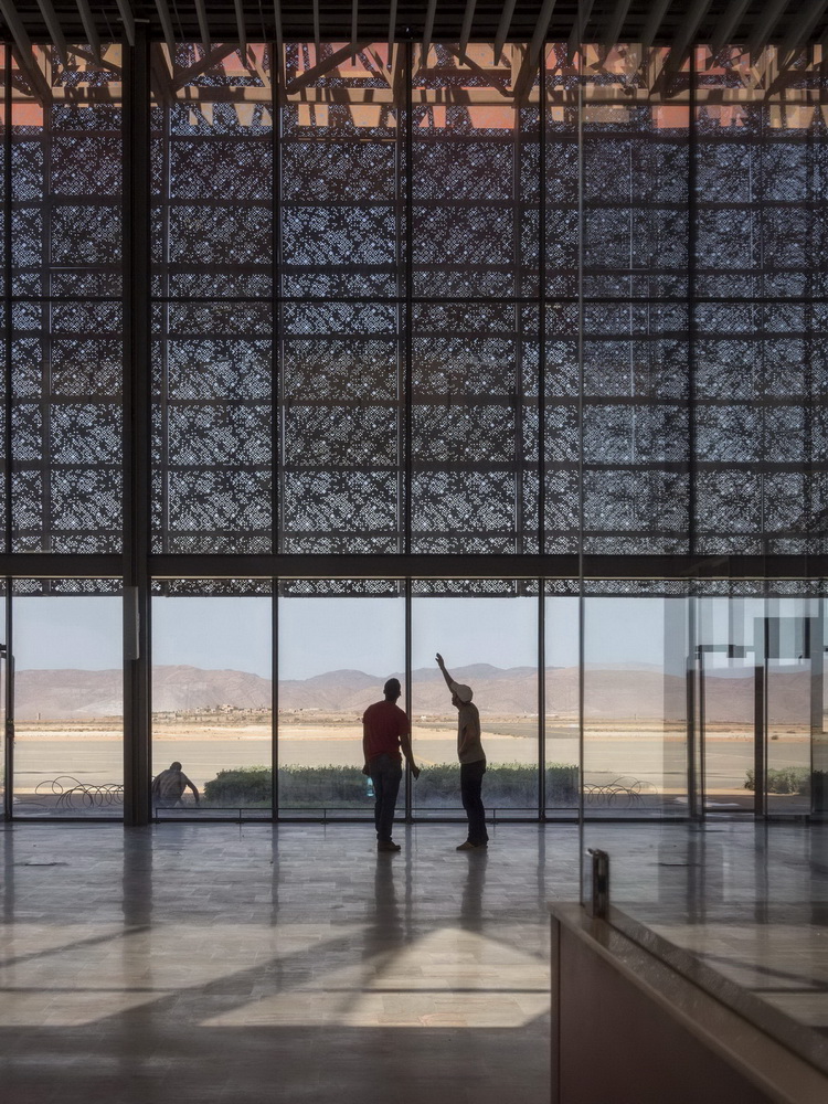 摩洛哥Guelmim机场航站楼-穿孔板表皮